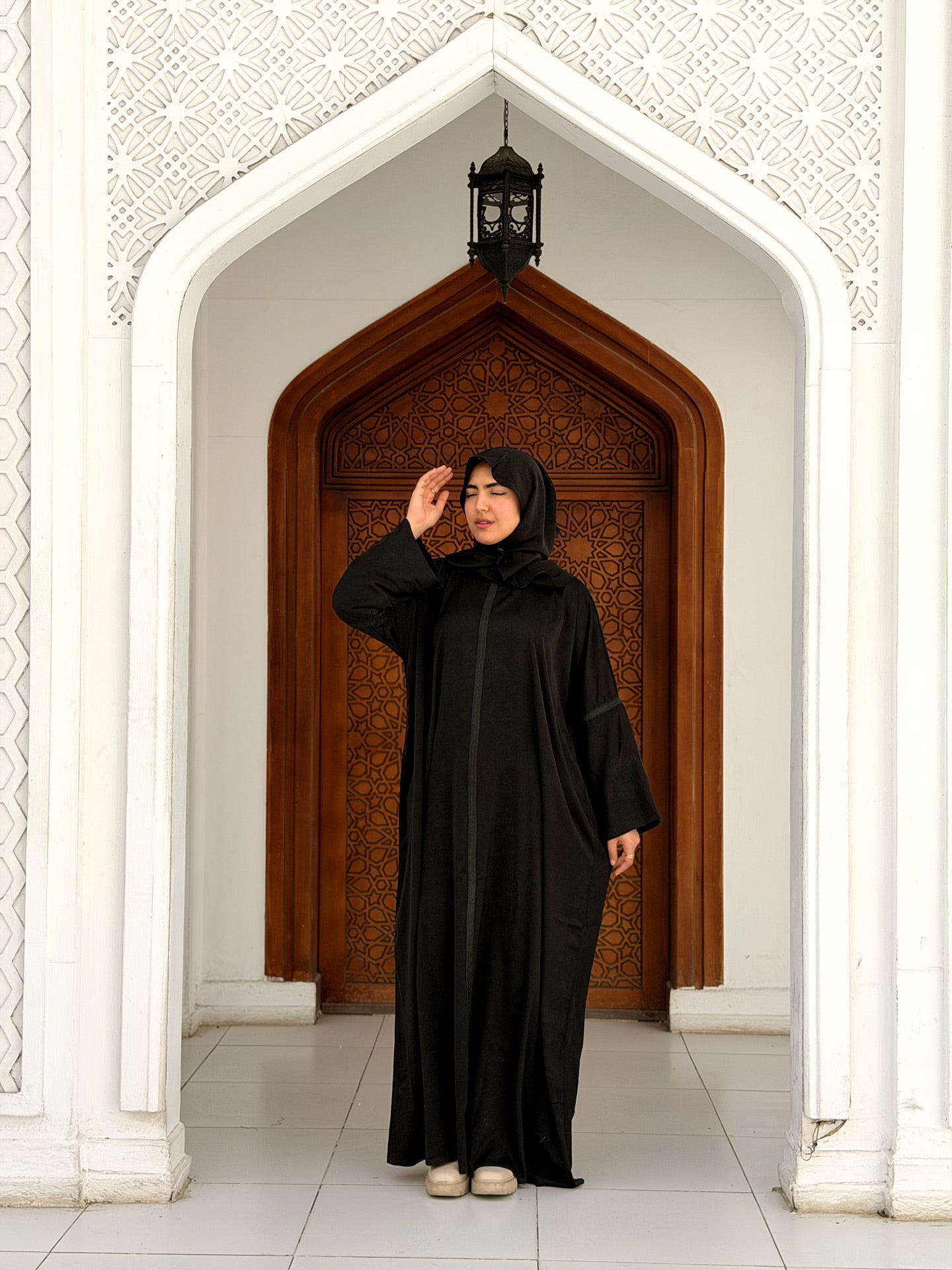 Yaqeen Abaya –  Black