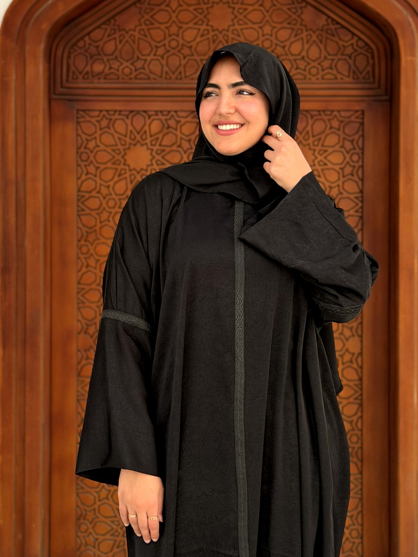 Yaqeen Abaya –  Black